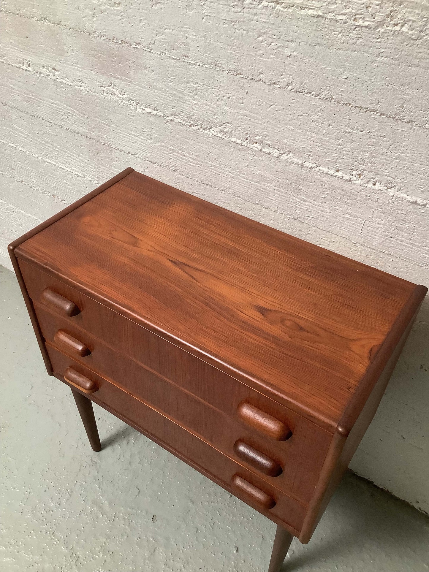 Teak lipasto 60/ 70-luku Tanska