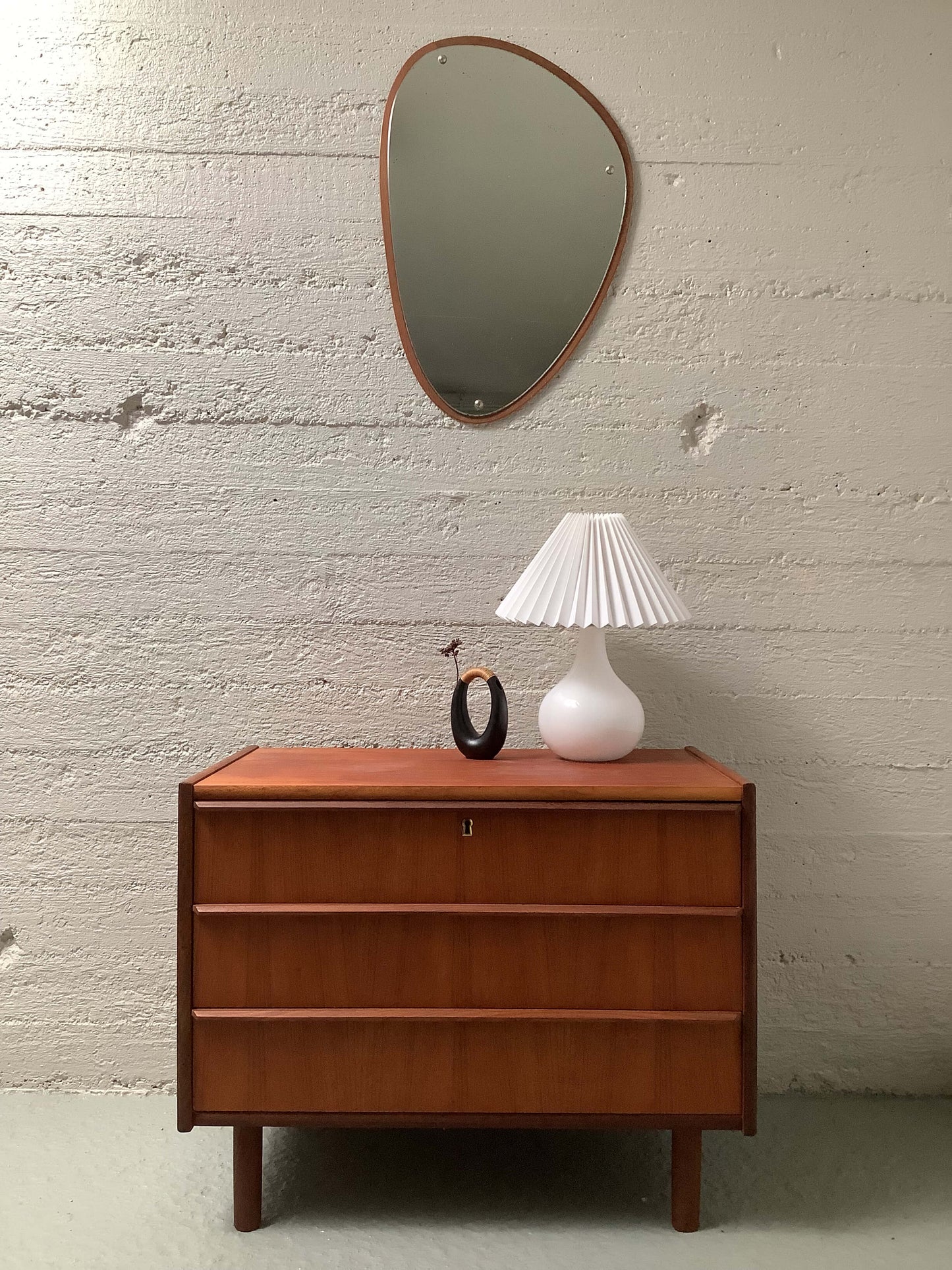 Tanskalainen teak-laatikosto