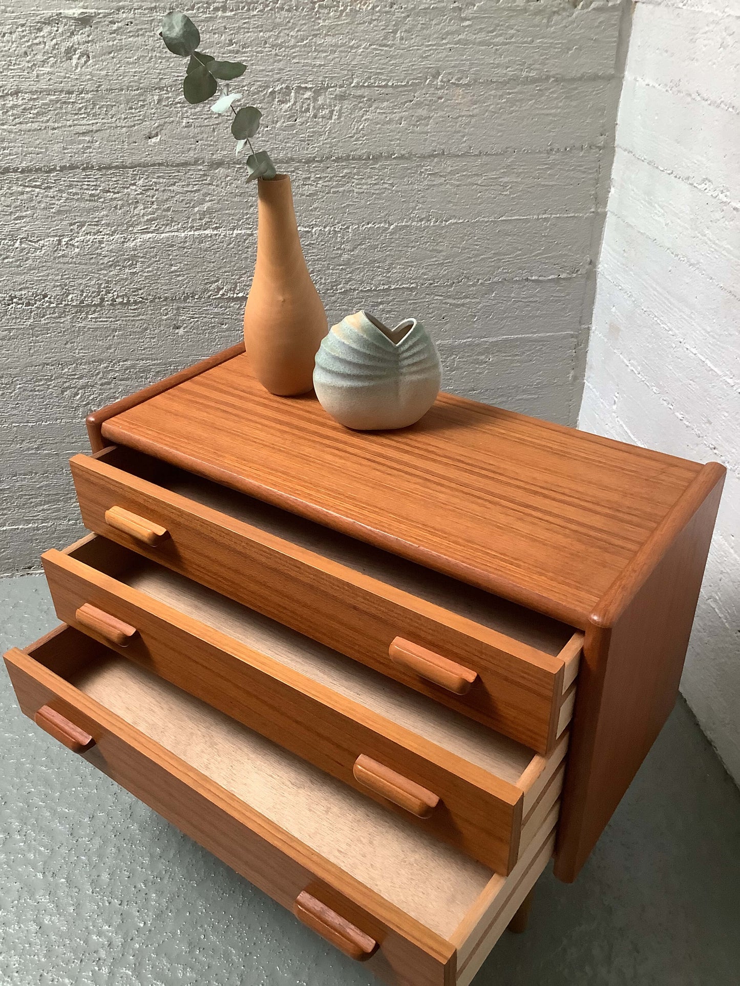 Tanskalainen lipasto 60-luku