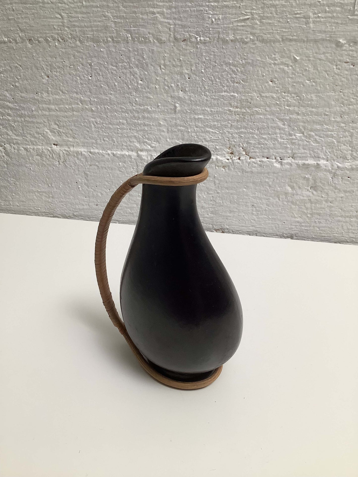 Tanskalainen pieni keraaminen maljakko