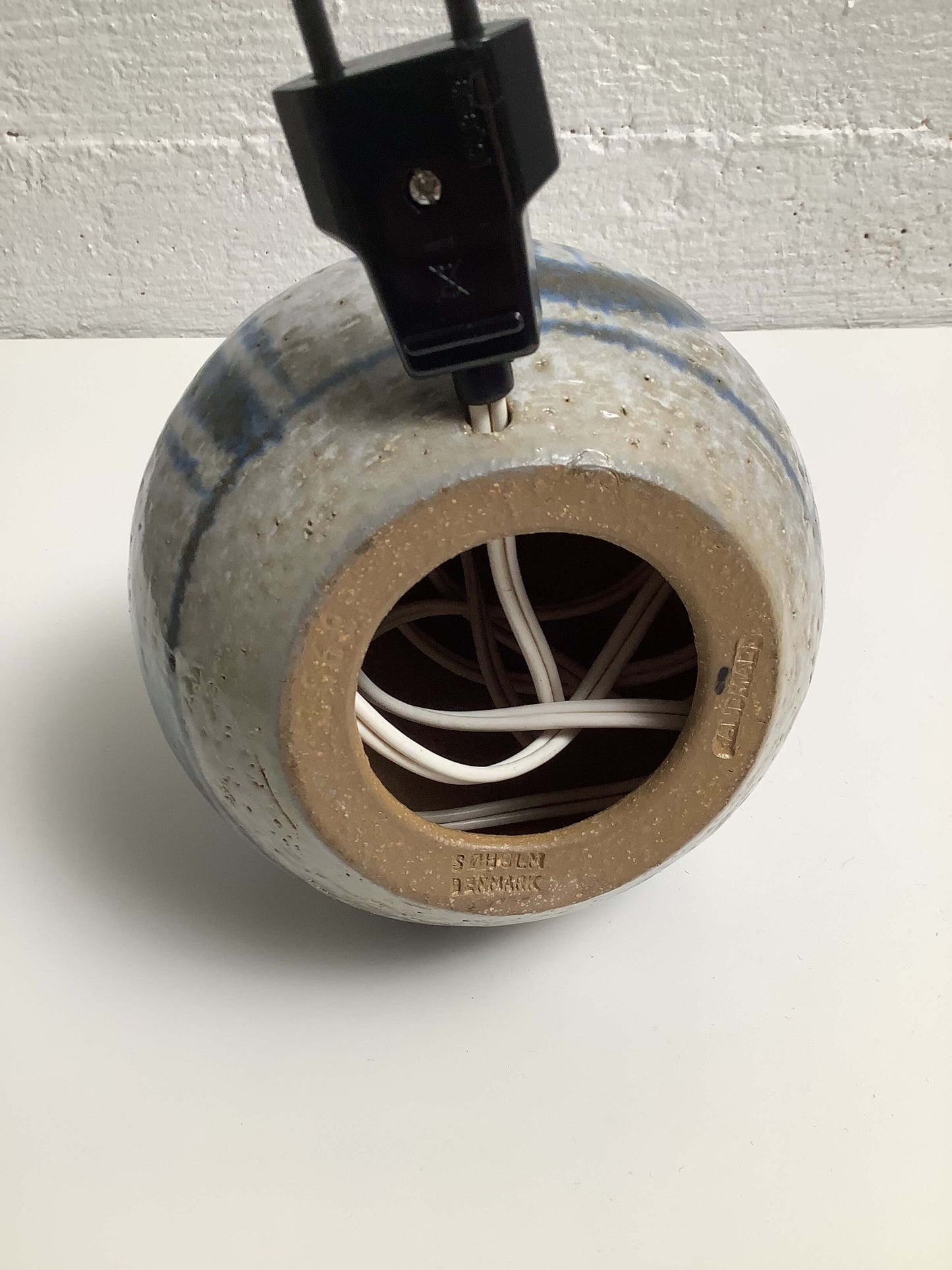 Keraaminen pöytävalaisin