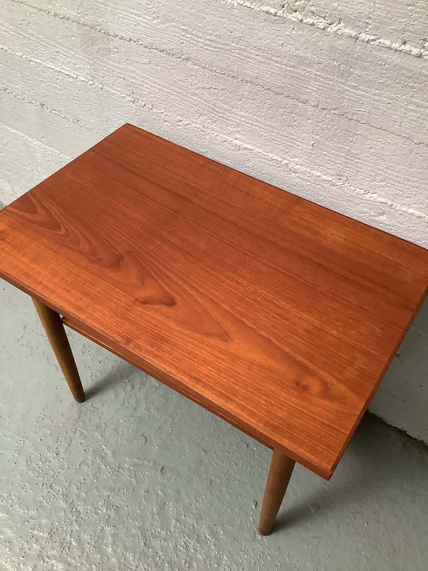 Tanskalainen teak sivupöytä 60-luku.