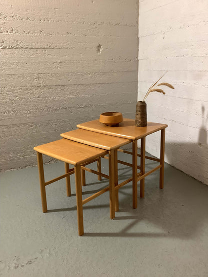 Eino Tuukkanen sarjapöytä