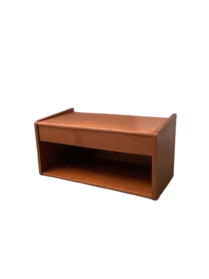 Teak-seinähylly laatikolla