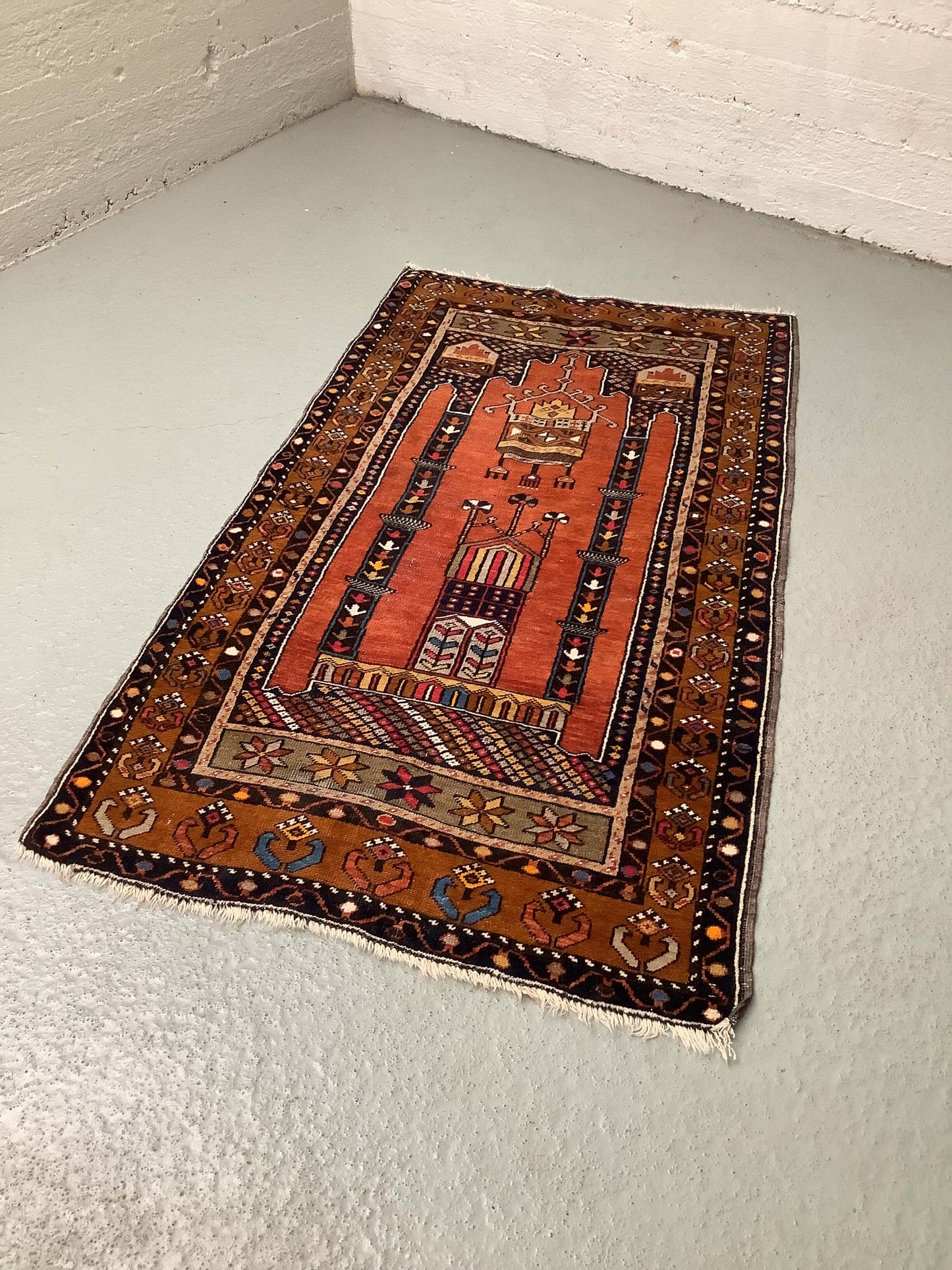 Käsinsolmittu villamatto