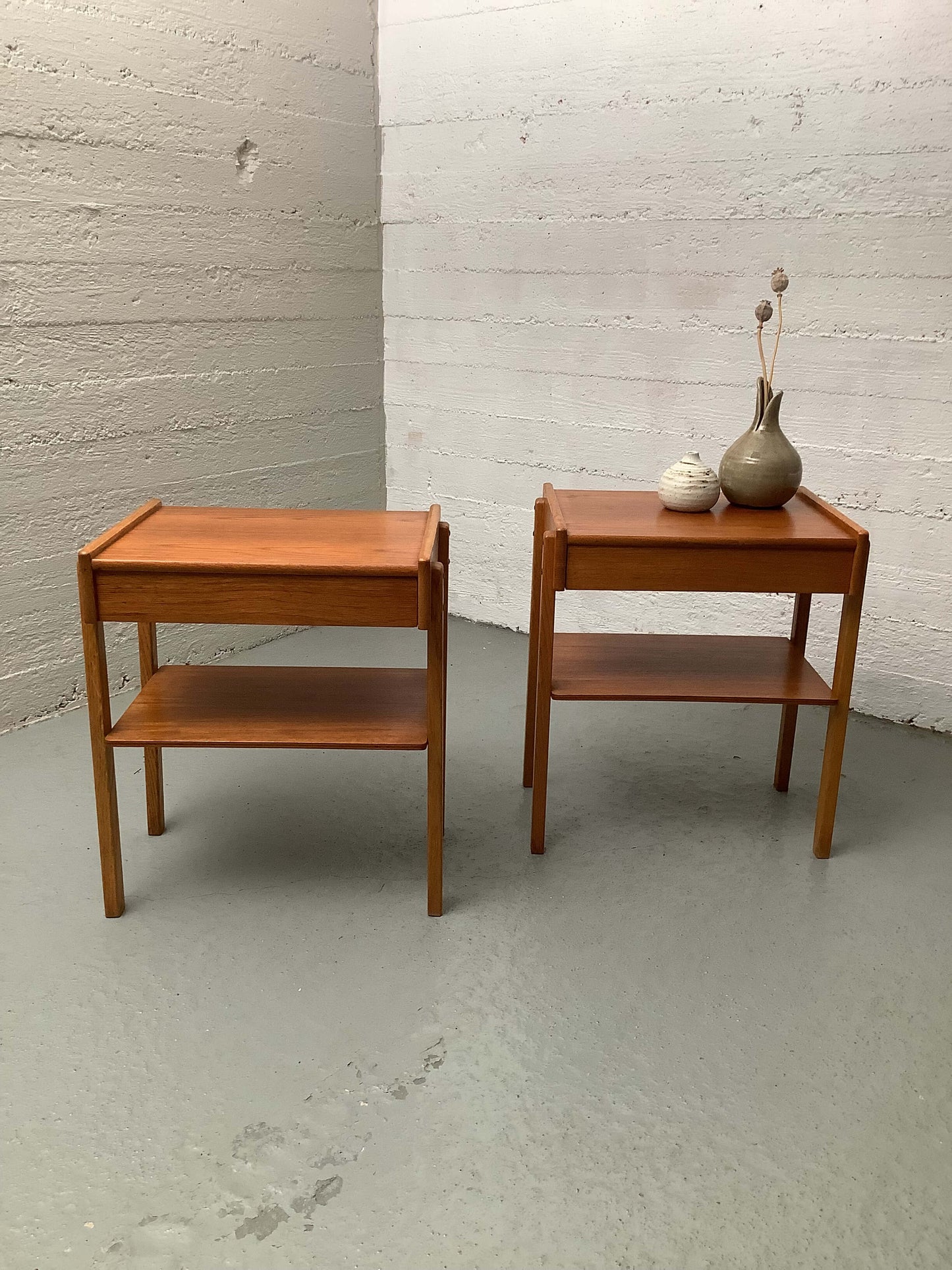 AB Carlström & Co Möbelfabrik tiikkinen yöpöytä pari