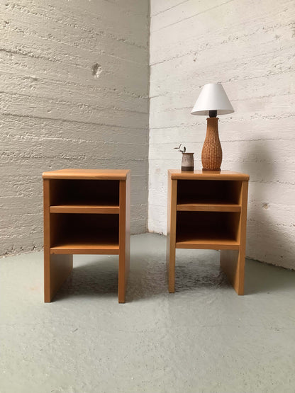 Funkkistyyliset sivupöydät 60/70-luku