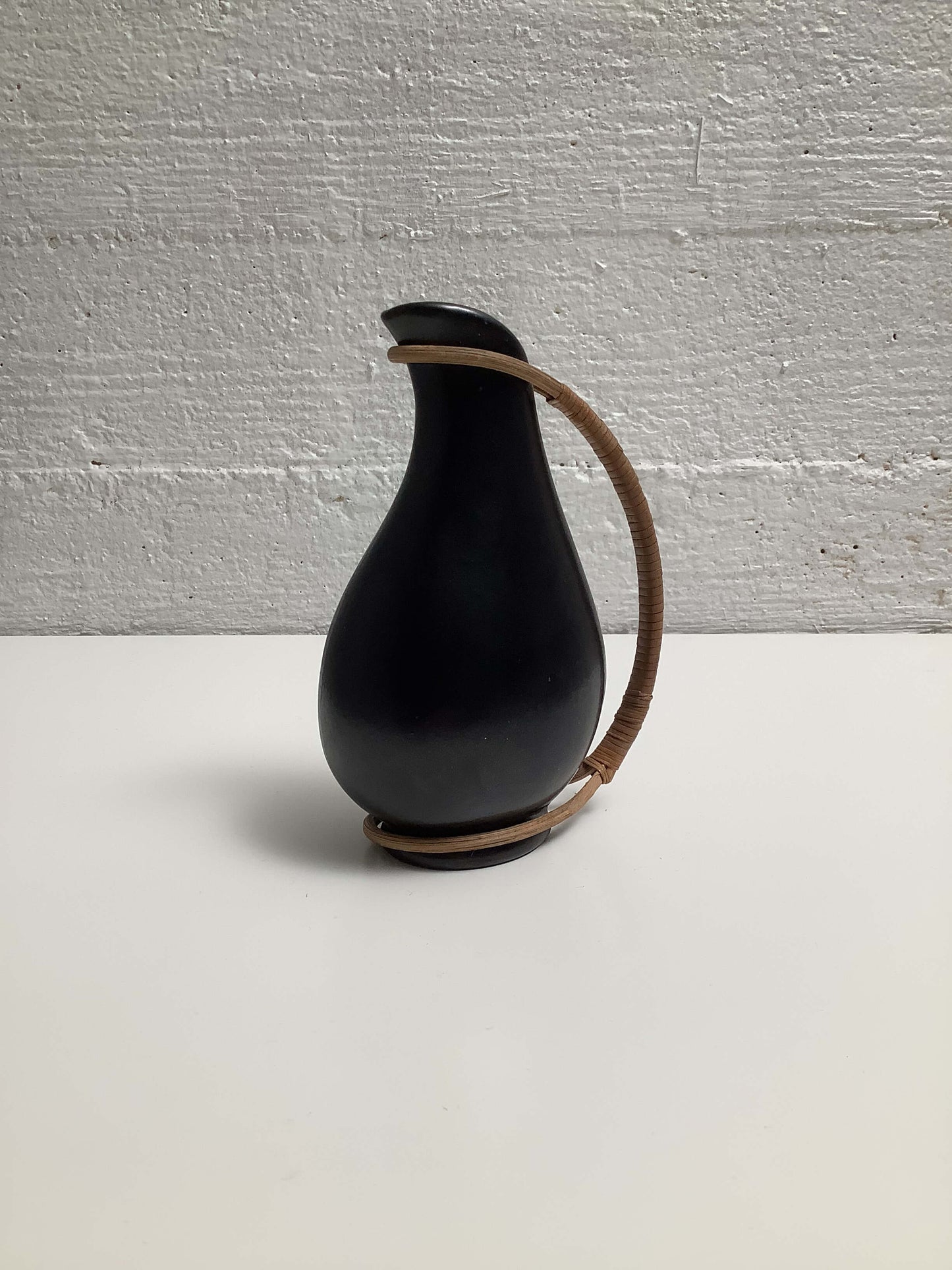 Tanskalainen pieni keraaminen maljakko