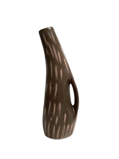 Kaareva keraaminen maljakko