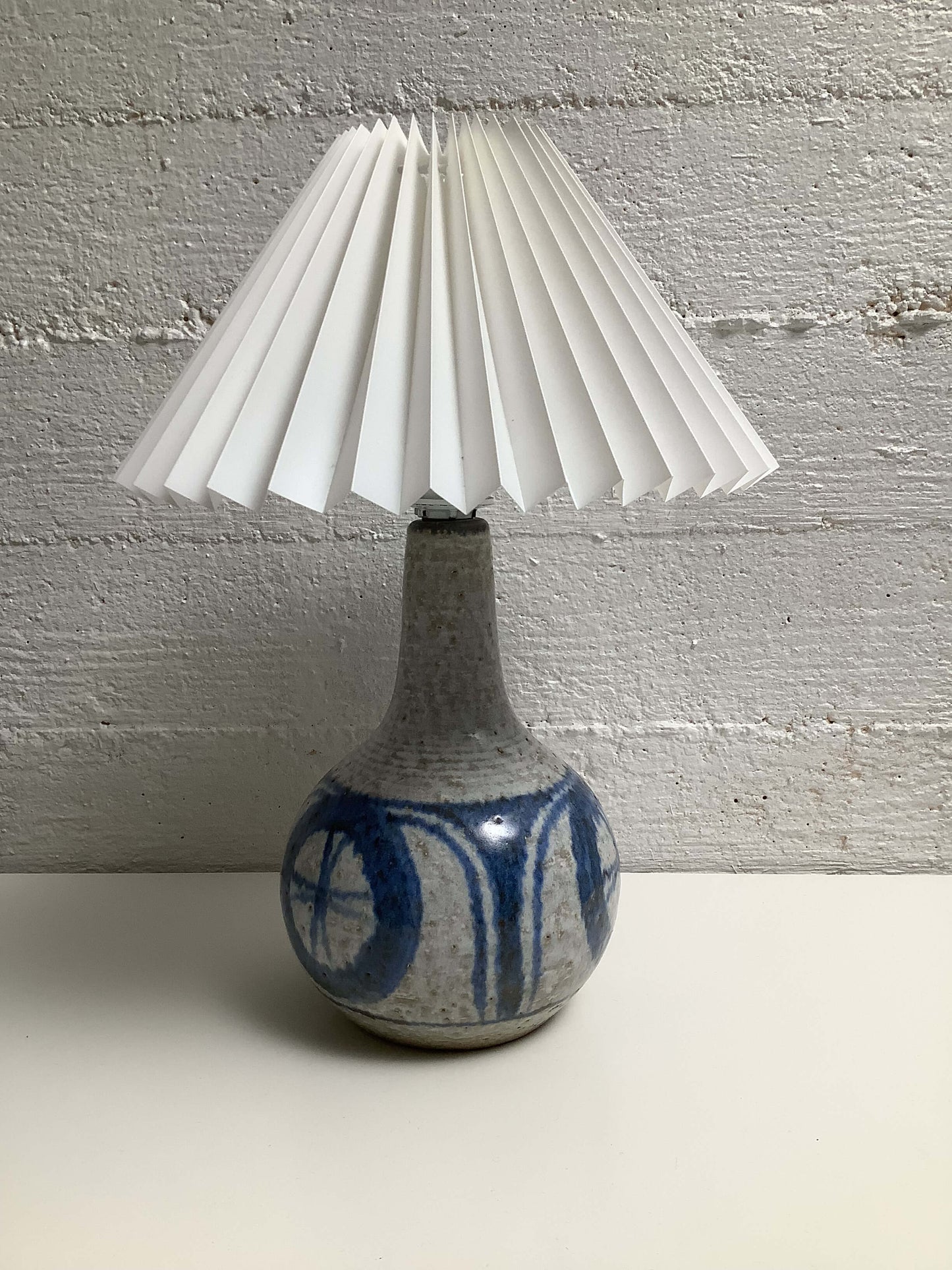 Keraaminen pöytävalaisin