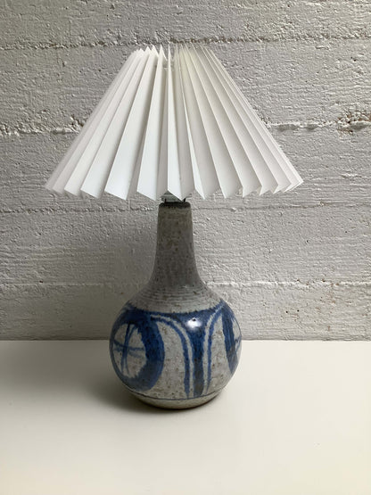 Keraaminen pöytävalaisin