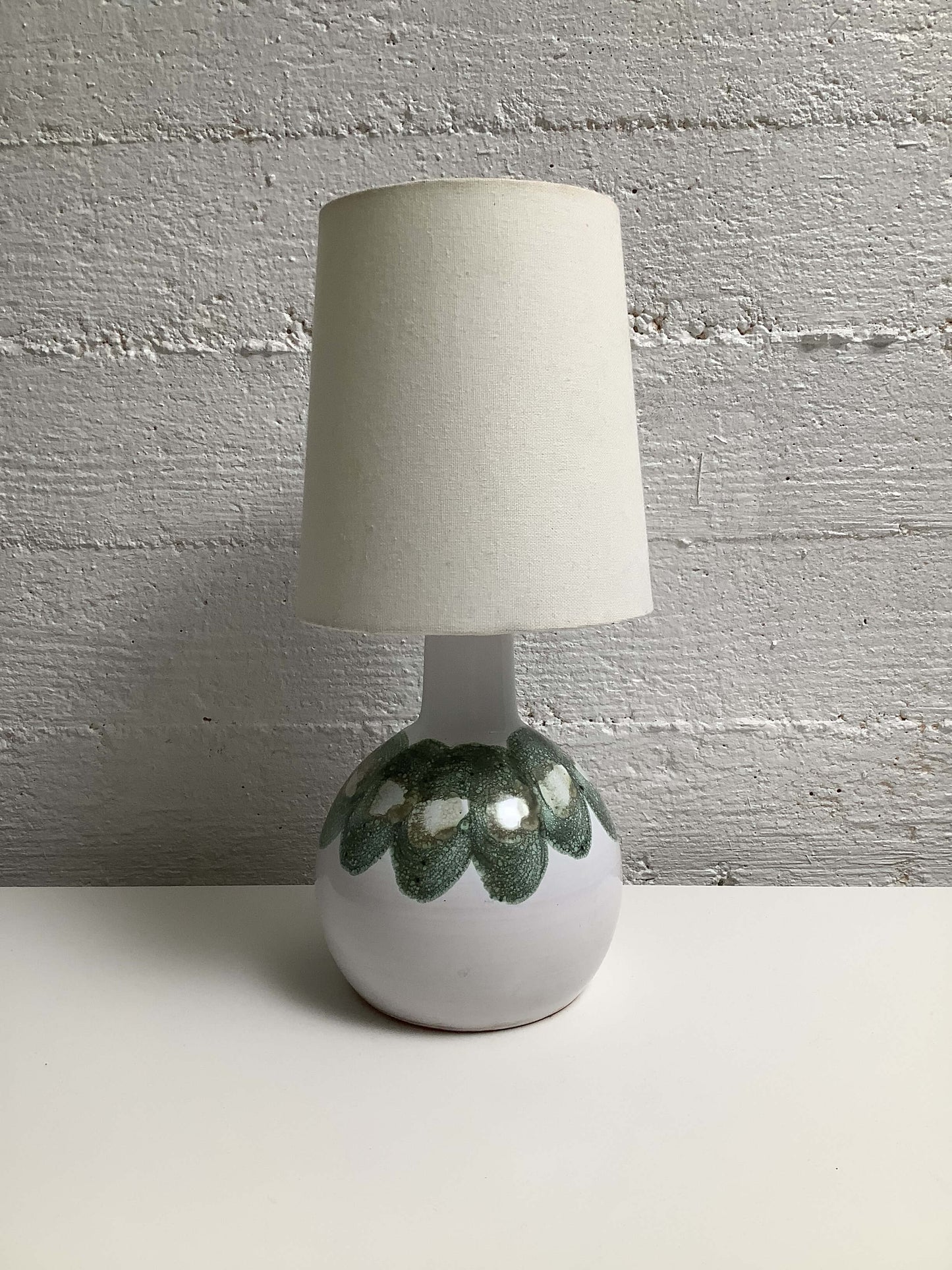 Keraaminen pöytävalaisin