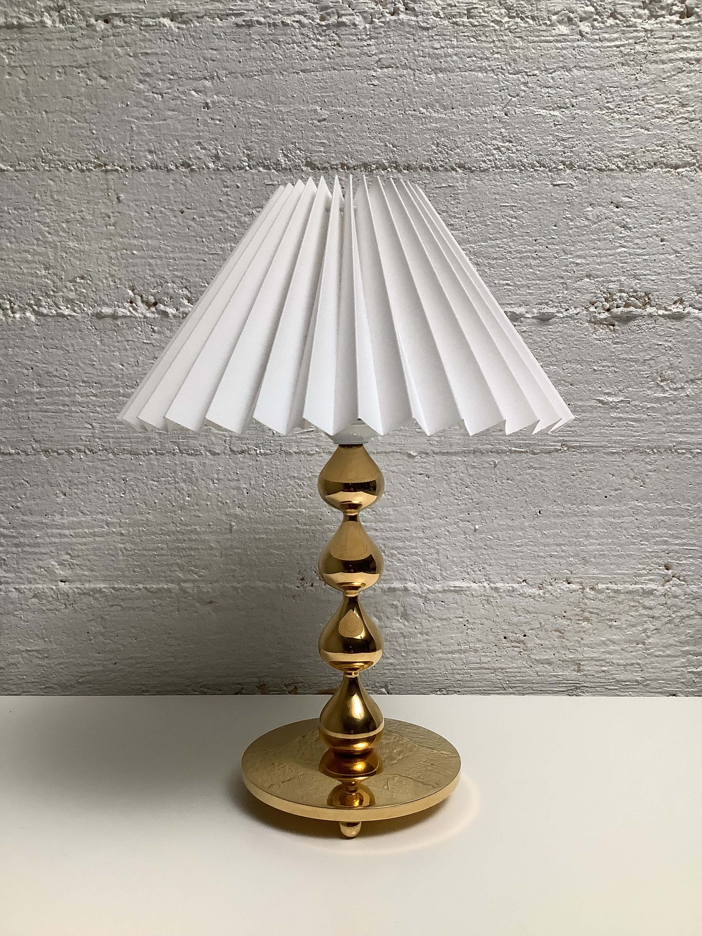 Tanskalainen Hugo Asmussen kullattu pöytävalaisin