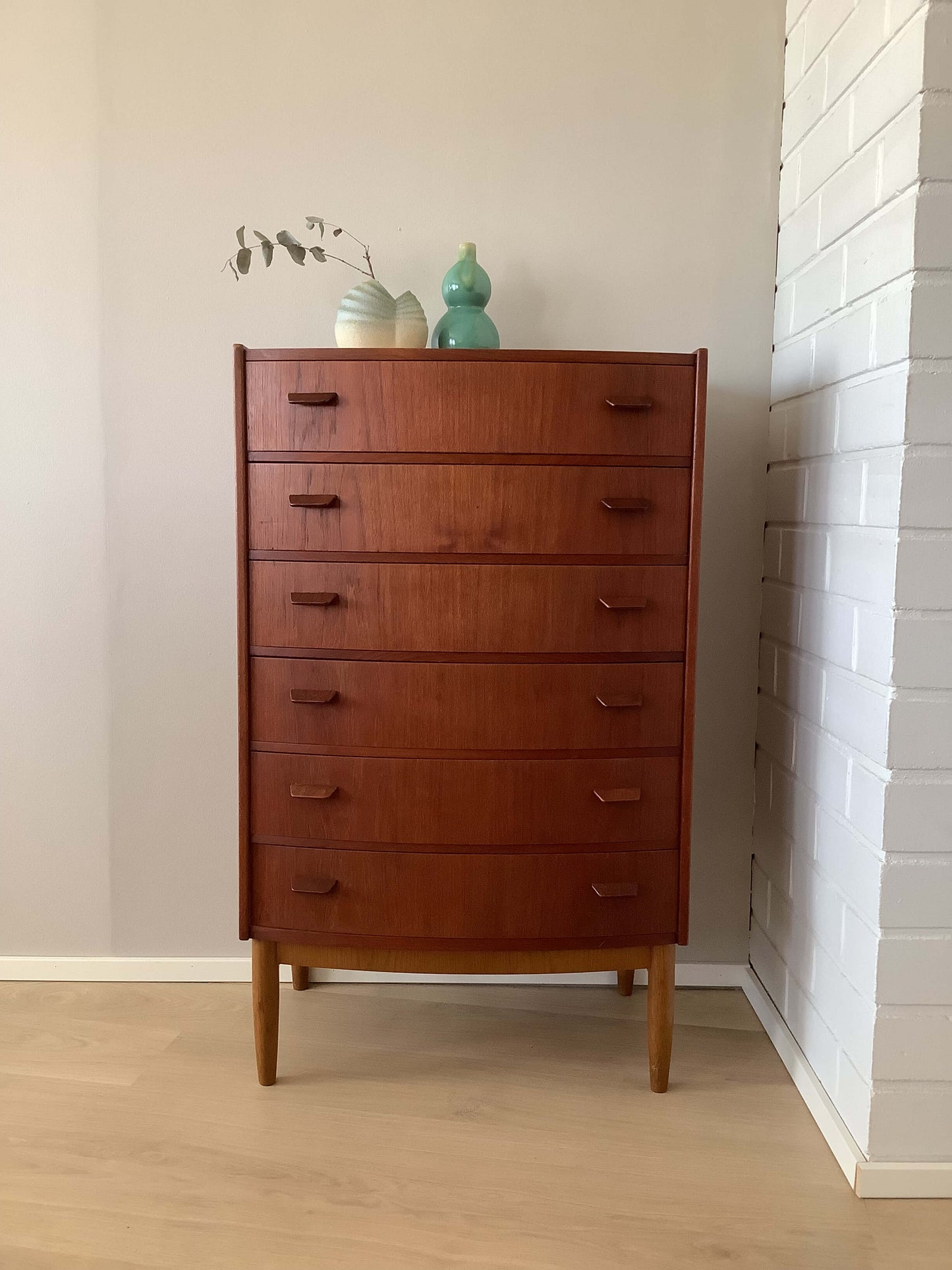 Poul M. Volther teak-lipasto