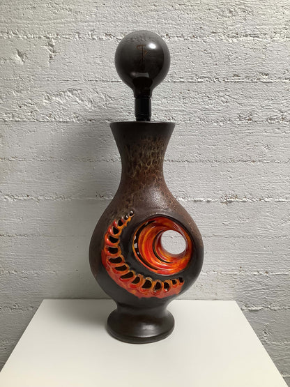 Walter Gerhards "Fat Lava" keraaminen valaisin