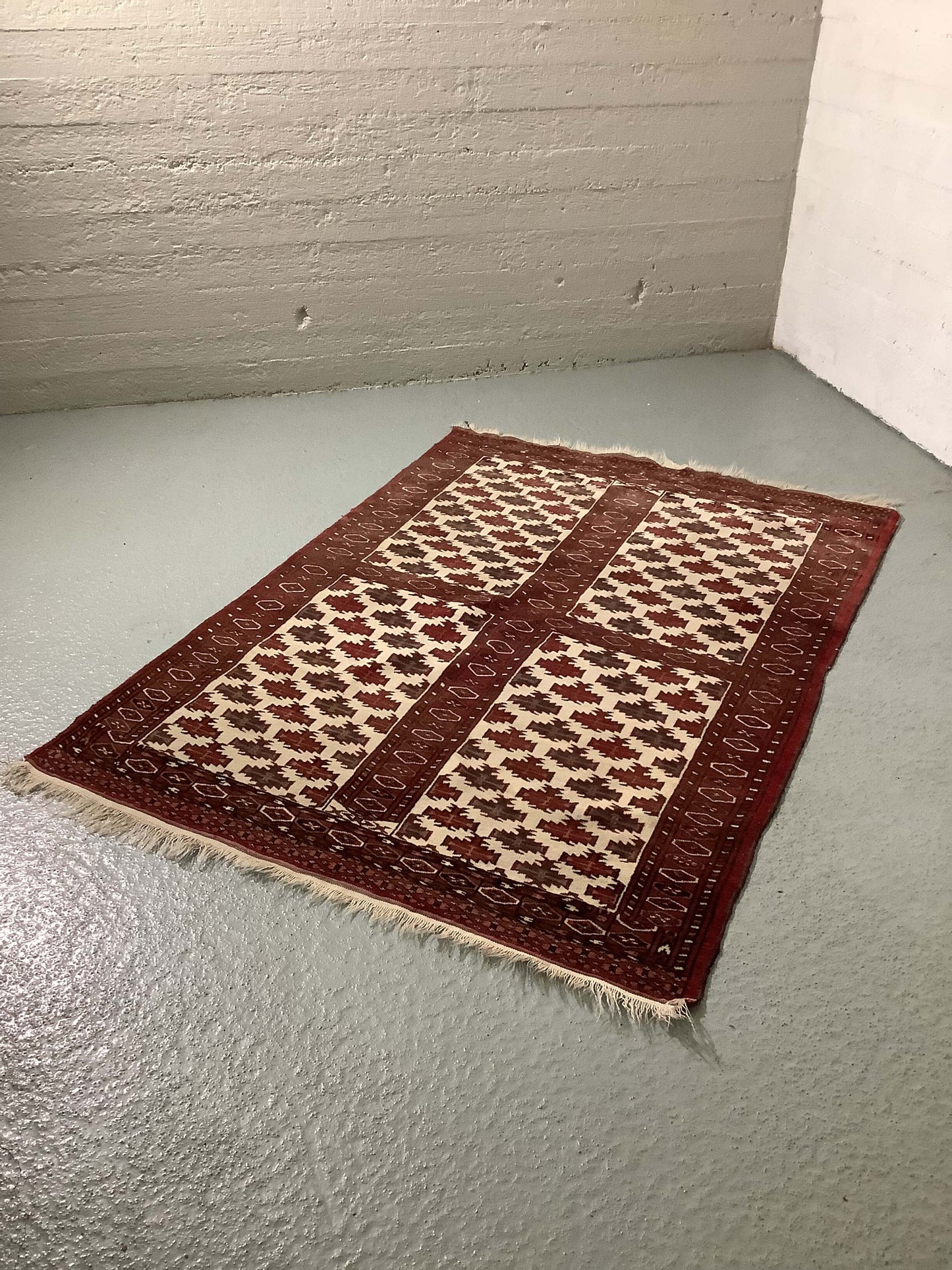 Persialainen käsinsolmittu villamatto