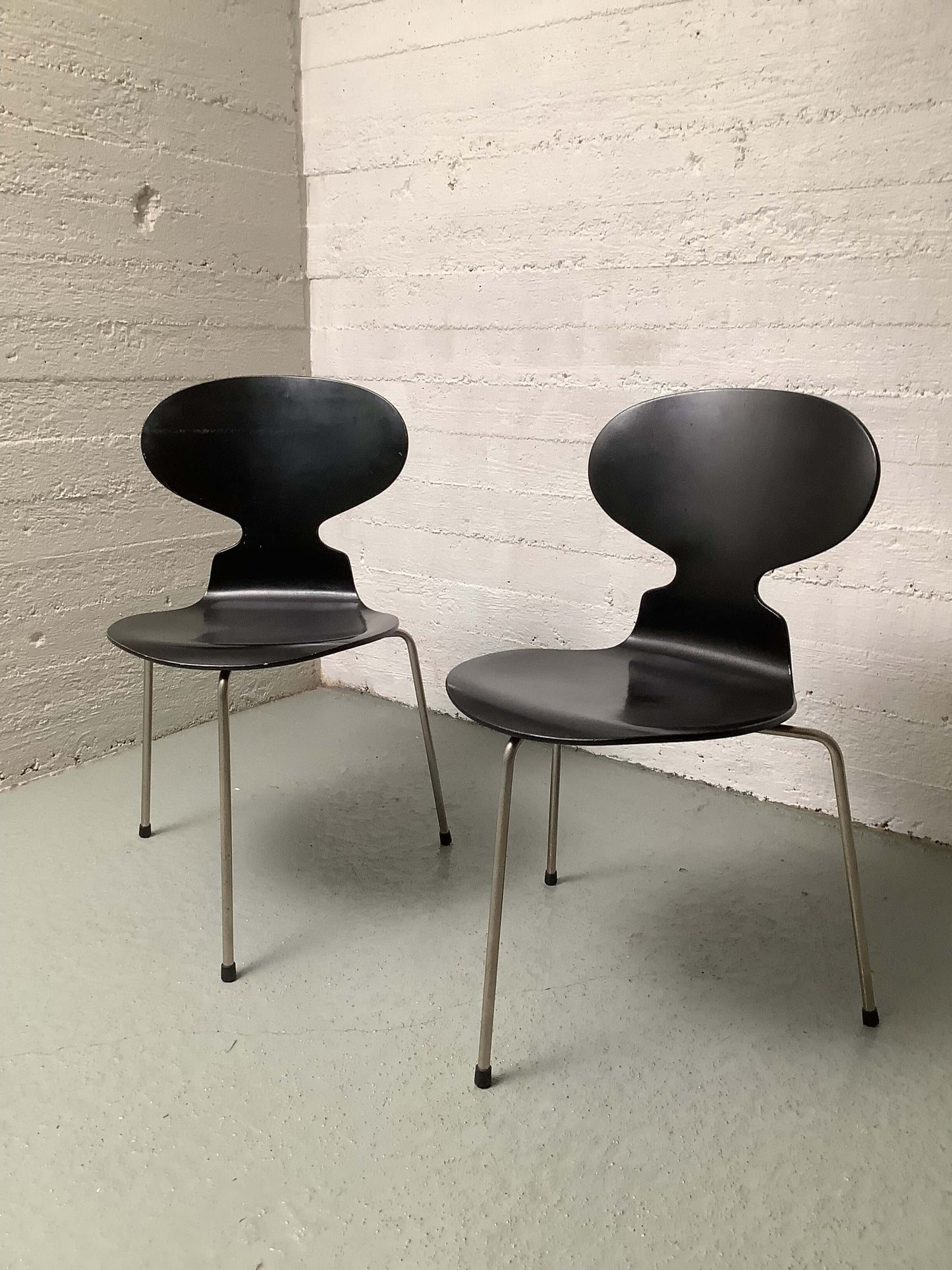 Tanskalaiset Arne Jacobsen "Ant" tuoli