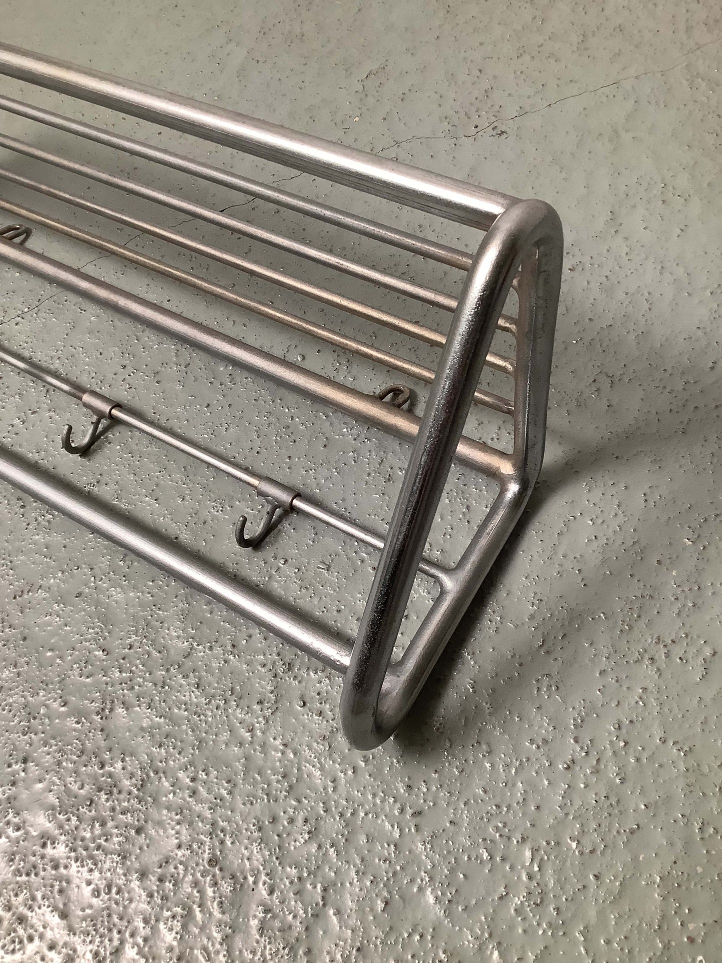 Metallinen seinänaulakko 50/60-luku