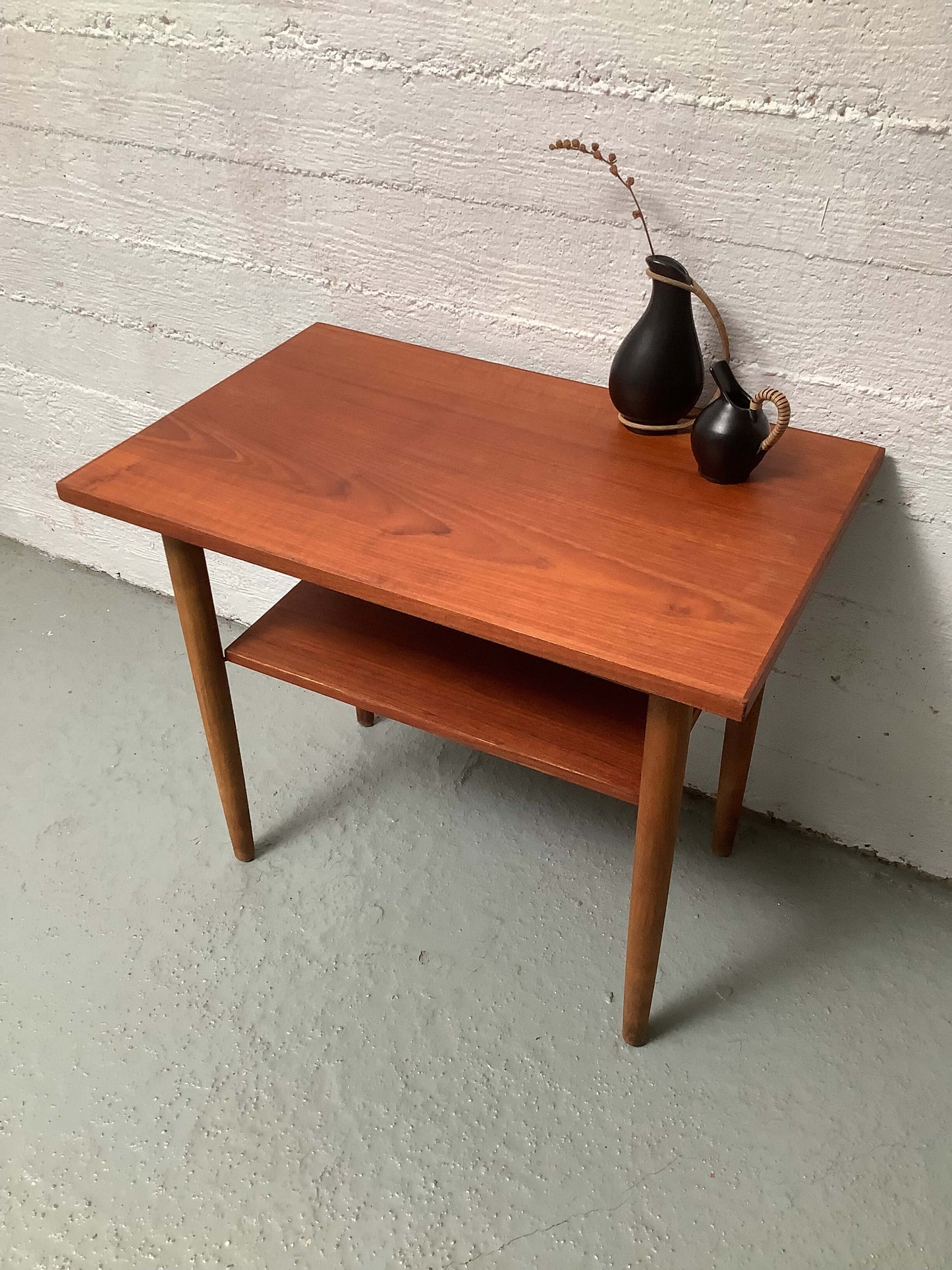 Tanskalainen teak sivupöytä 60-luku.