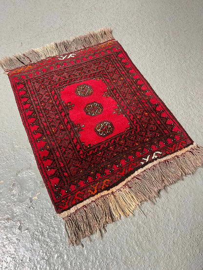 Pieni itämainen vintage-villamatto