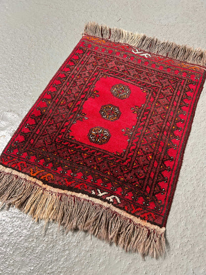 Pieni itämainen vintage-villamatto