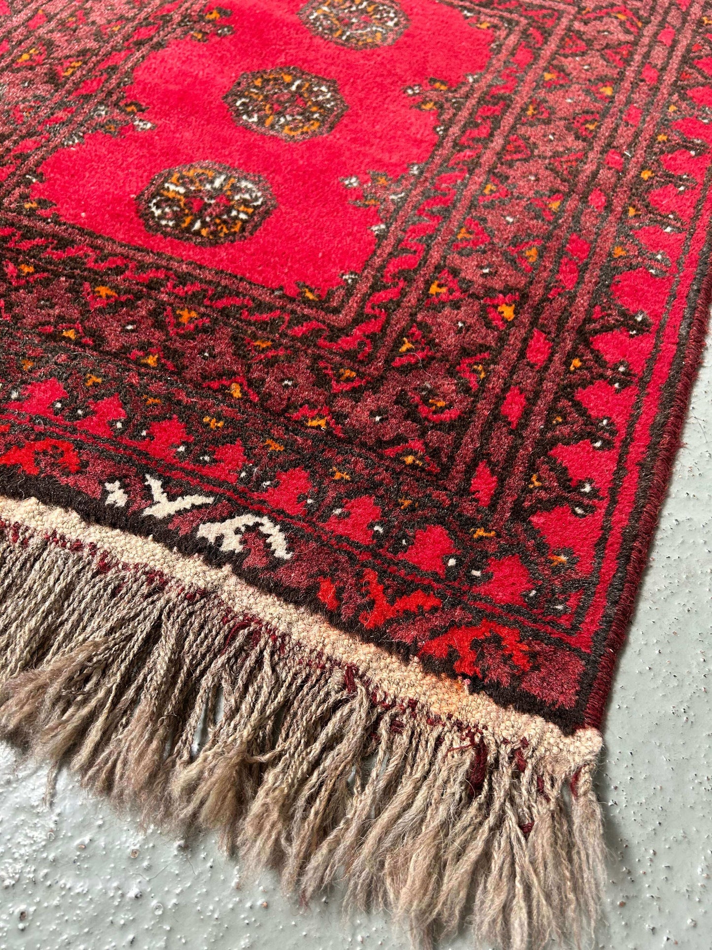 Pieni itämainen vintage-villamatto