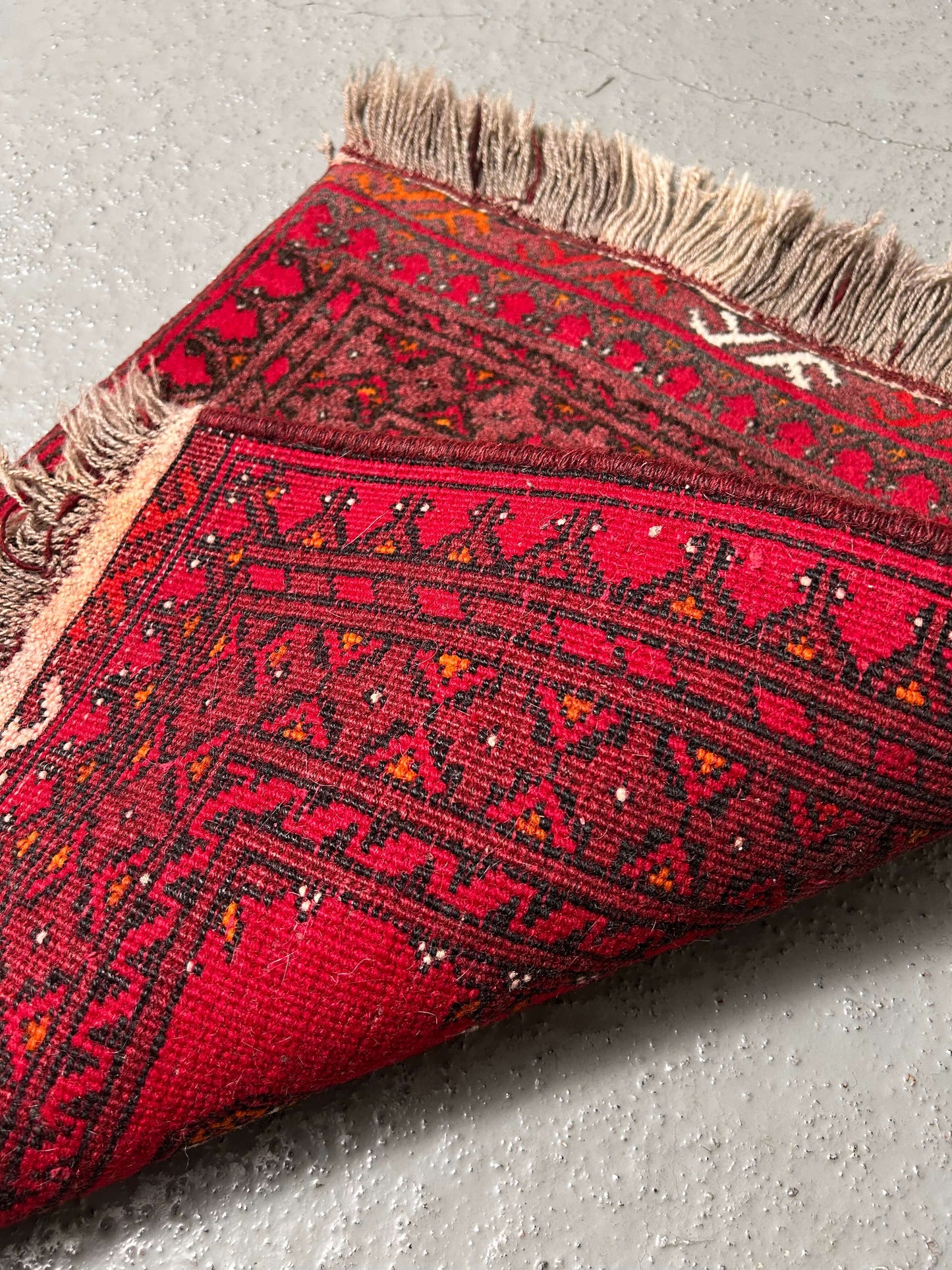 Pieni itämainen vintage-villamatto