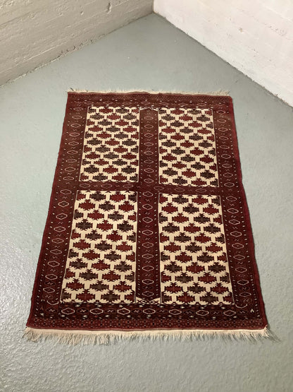 Persialainen käsinsolmittu villamatto