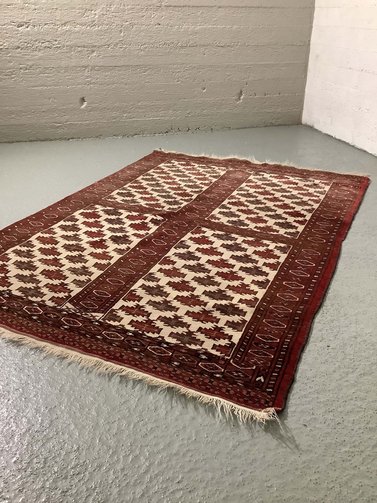 Persialainen käsinsolmittu villamatto