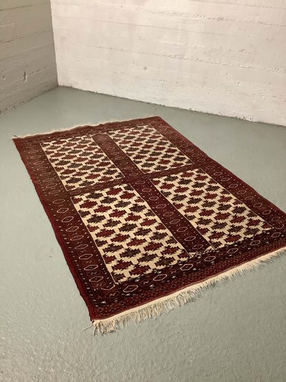 Persialainen käsinsolmittu villamatto