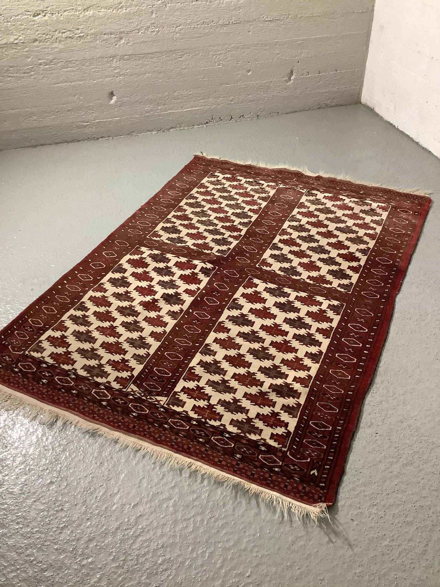 Persialainen käsinsolmittu villamatto