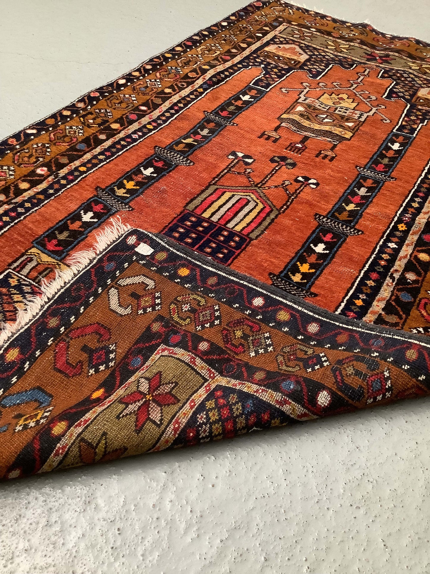 Käsinsolmittu villamatto