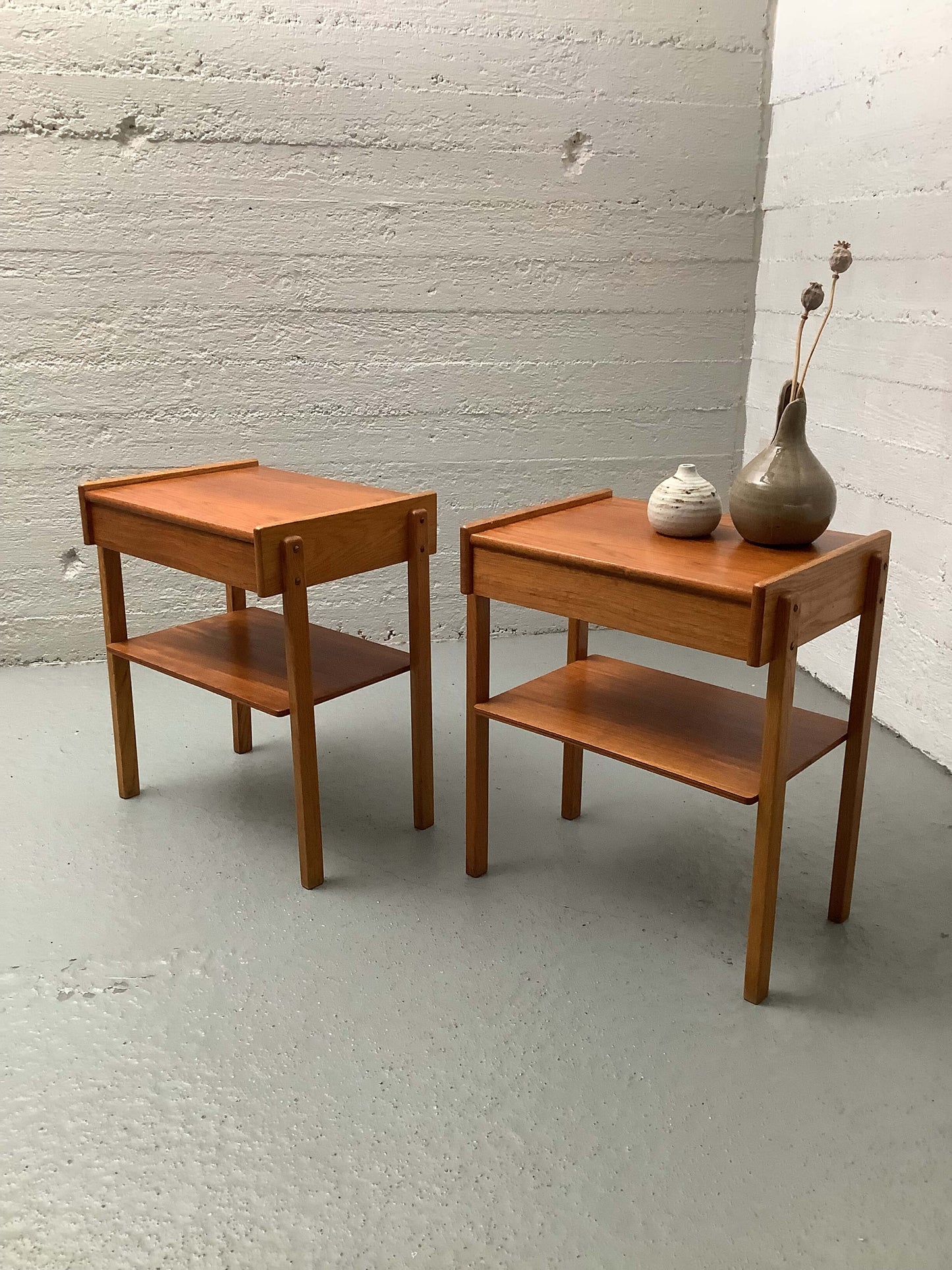 AB Carlström & Co Möbelfabrik tiikkinen yöpöytä pari