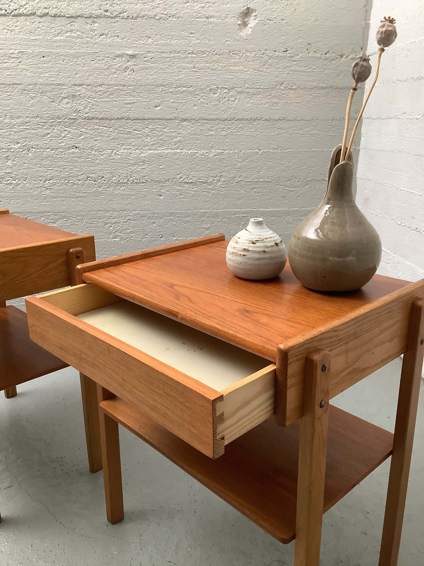 AB Carlström & Co Möbelfabrik tiikkinen yöpöytä pari