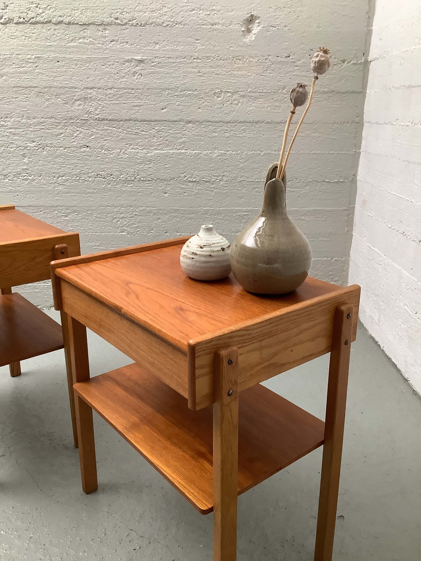 AB Carlström & Co Möbelfabrik tiikkinen yöpöytä pari