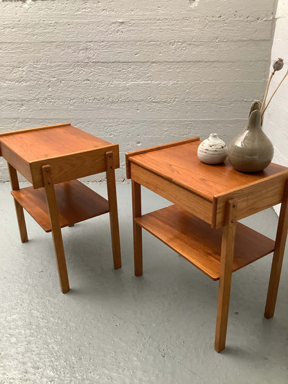 AB Carlström & Co Möbelfabrik tiikkinen yöpöytä pari