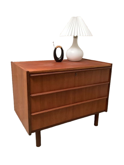 Tanskalainen teak-laatikosto