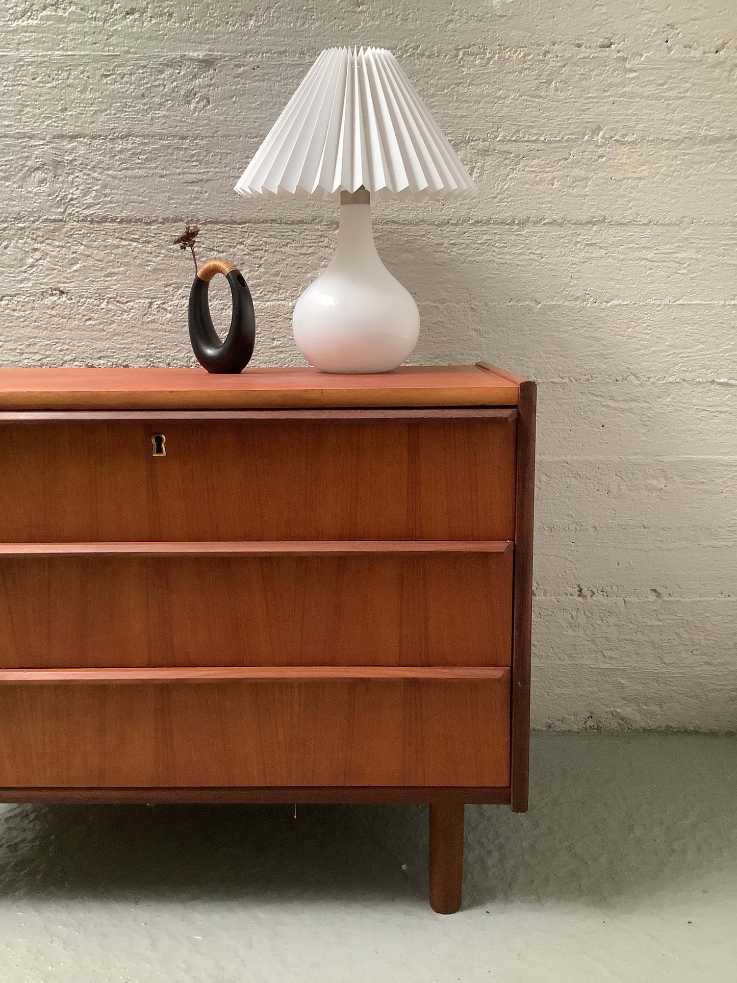 Tanskalainen teak-laatikosto