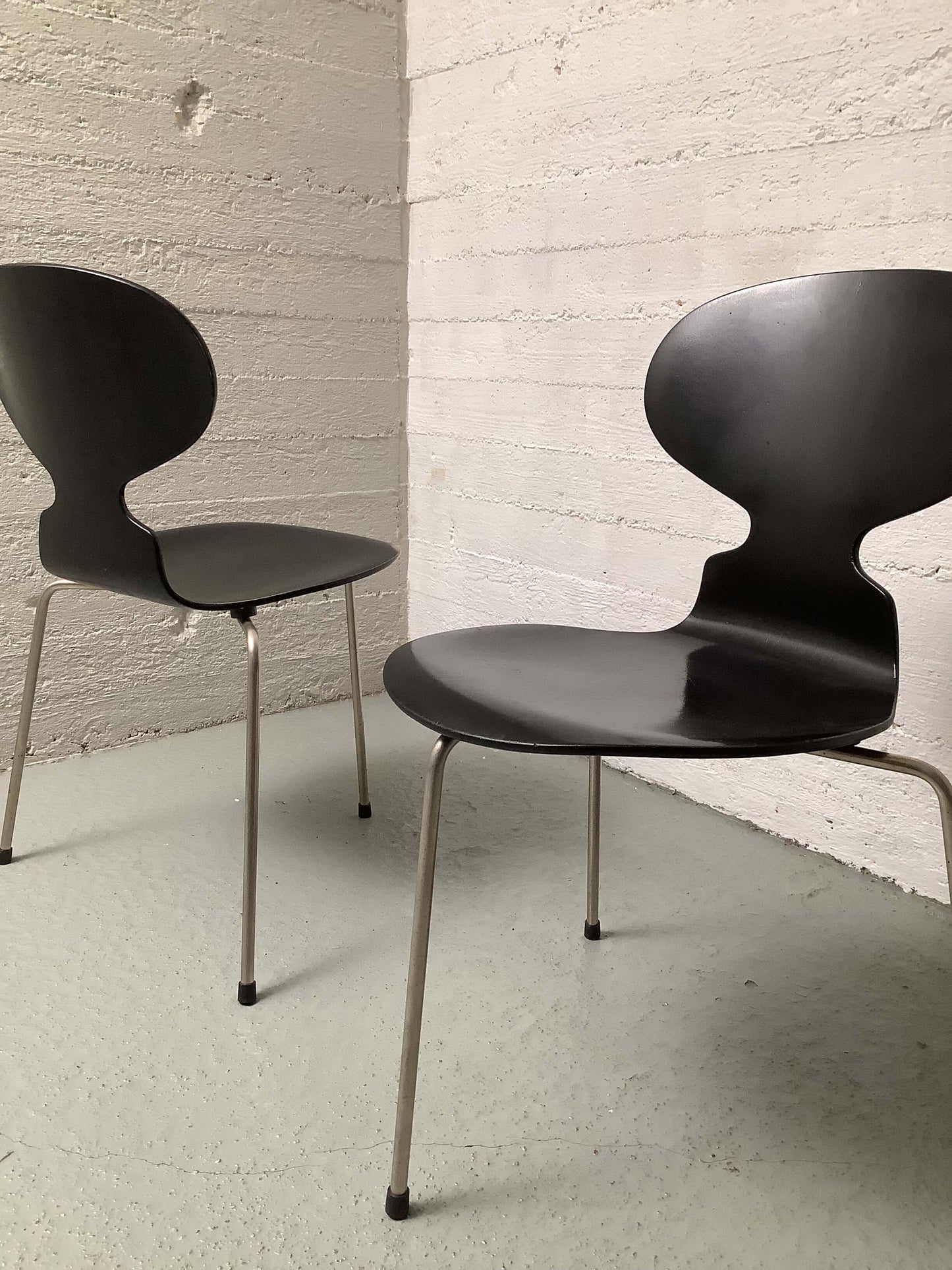 Tanskalaiset Arne Jacobsen "Ant" tuoli