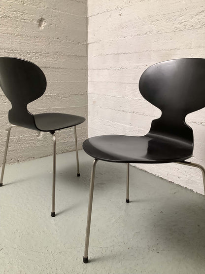 Tanskalaiset Arne Jacobsen "Ant" tuoli
