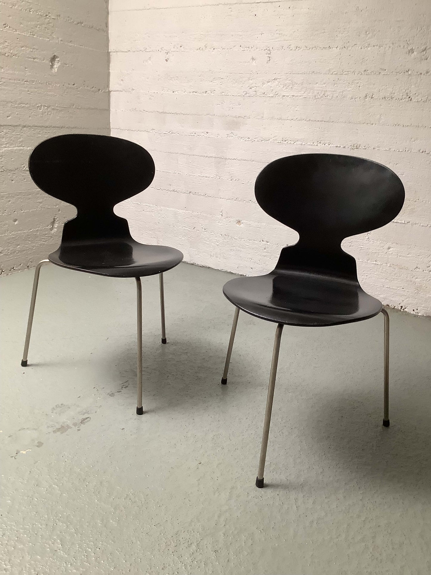 Tanskalaiset Arne Jacobsen "Ant" tuoli