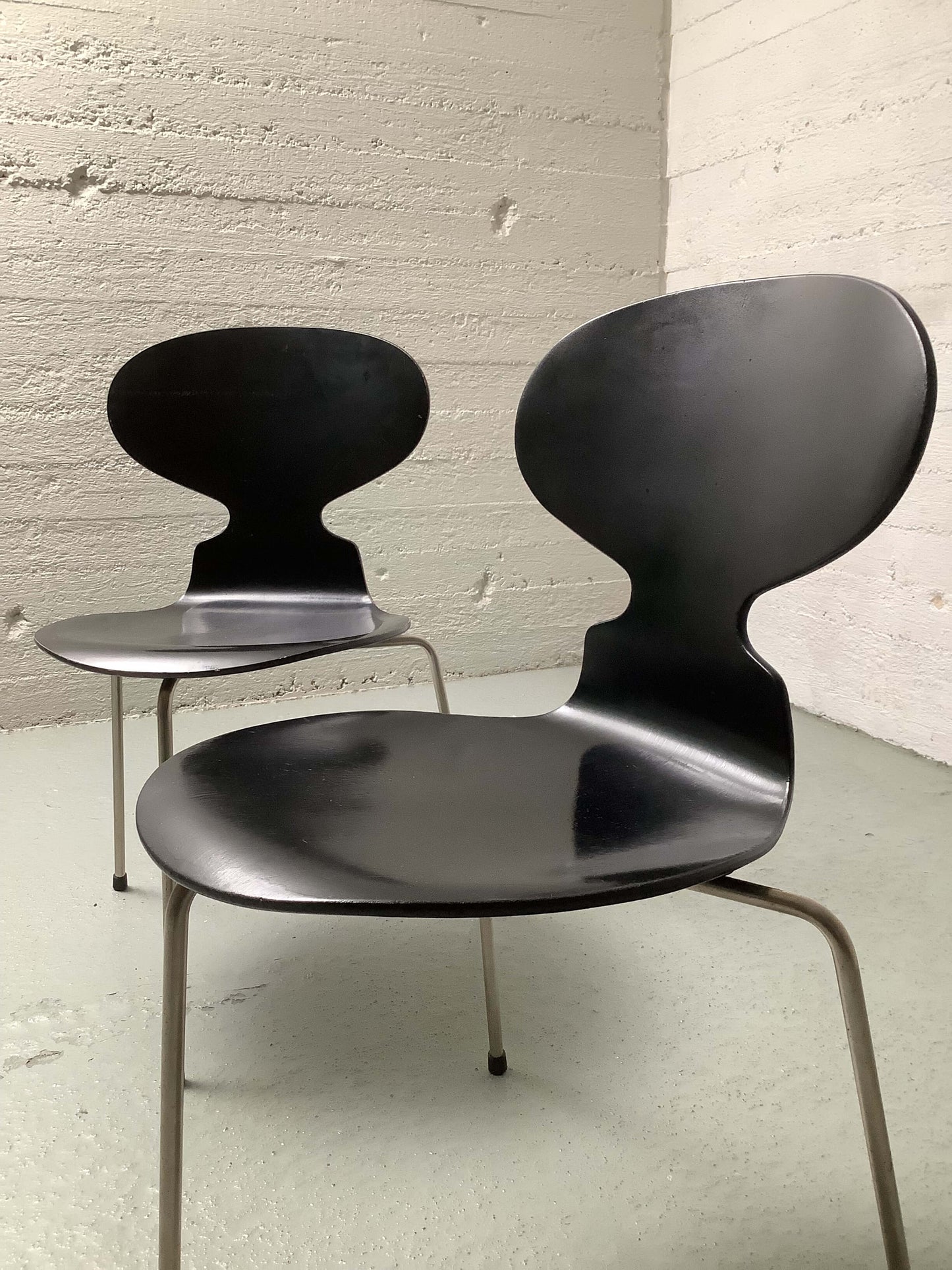 Tanskalaiset Arne Jacobsen "Ant" tuoli