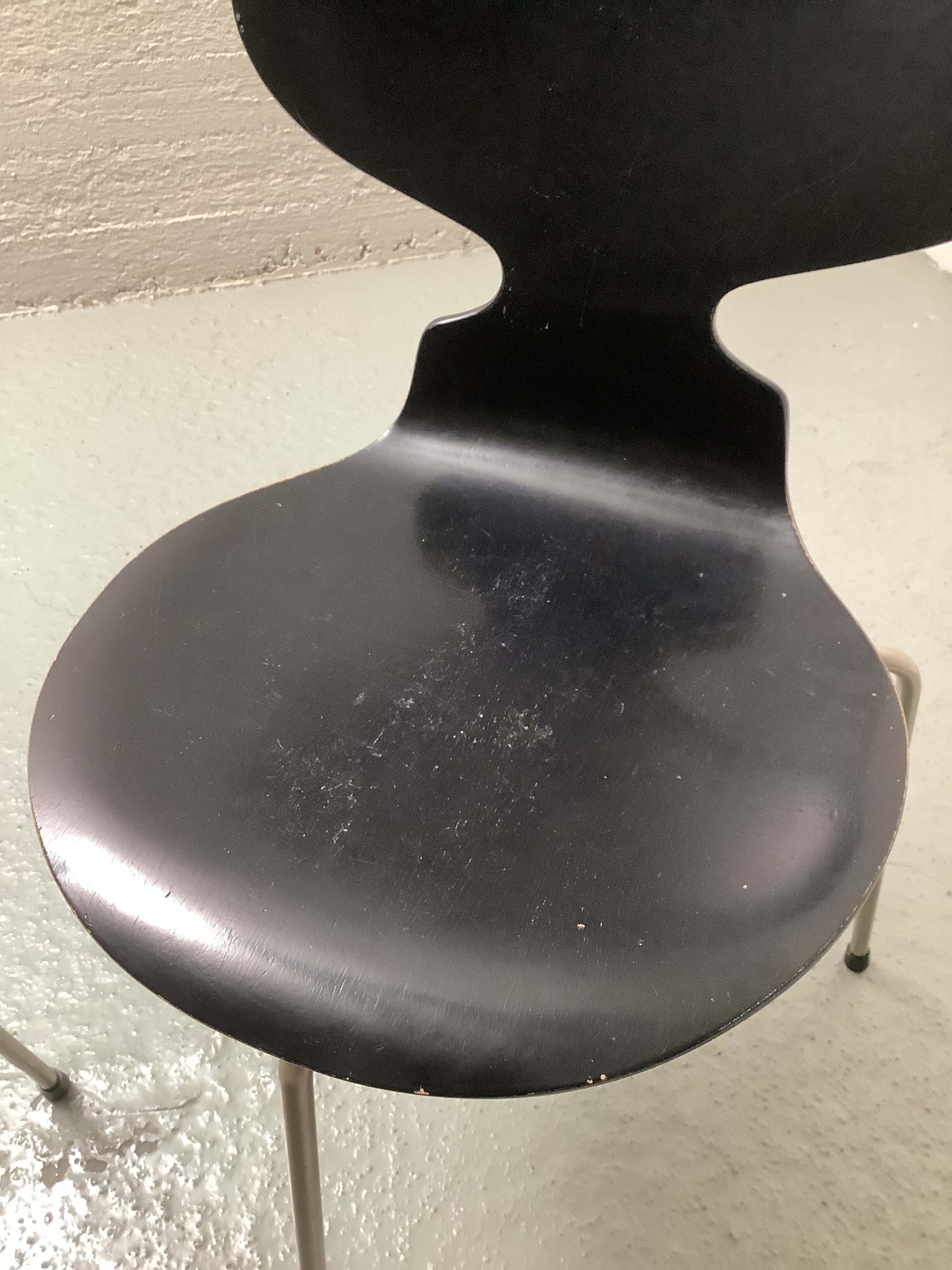 Tanskalaiset Arne Jacobsen "Ant" tuoli