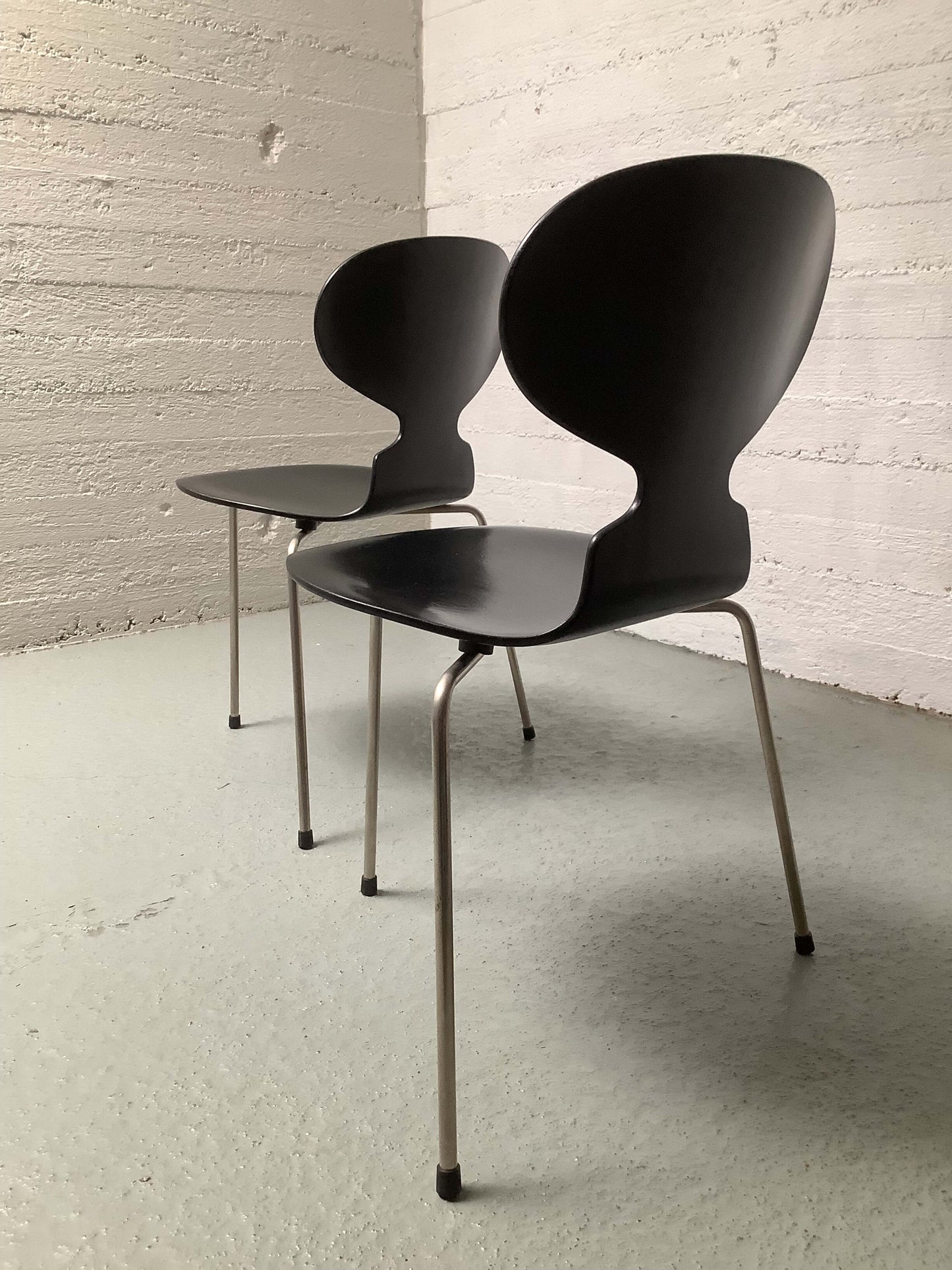 Tanskalaiset Arne Jacobsen "Ant" tuoli