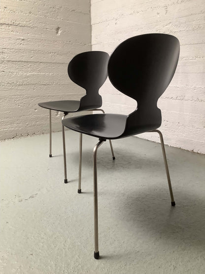 Tanskalaiset Arne Jacobsen "Ant" tuoli