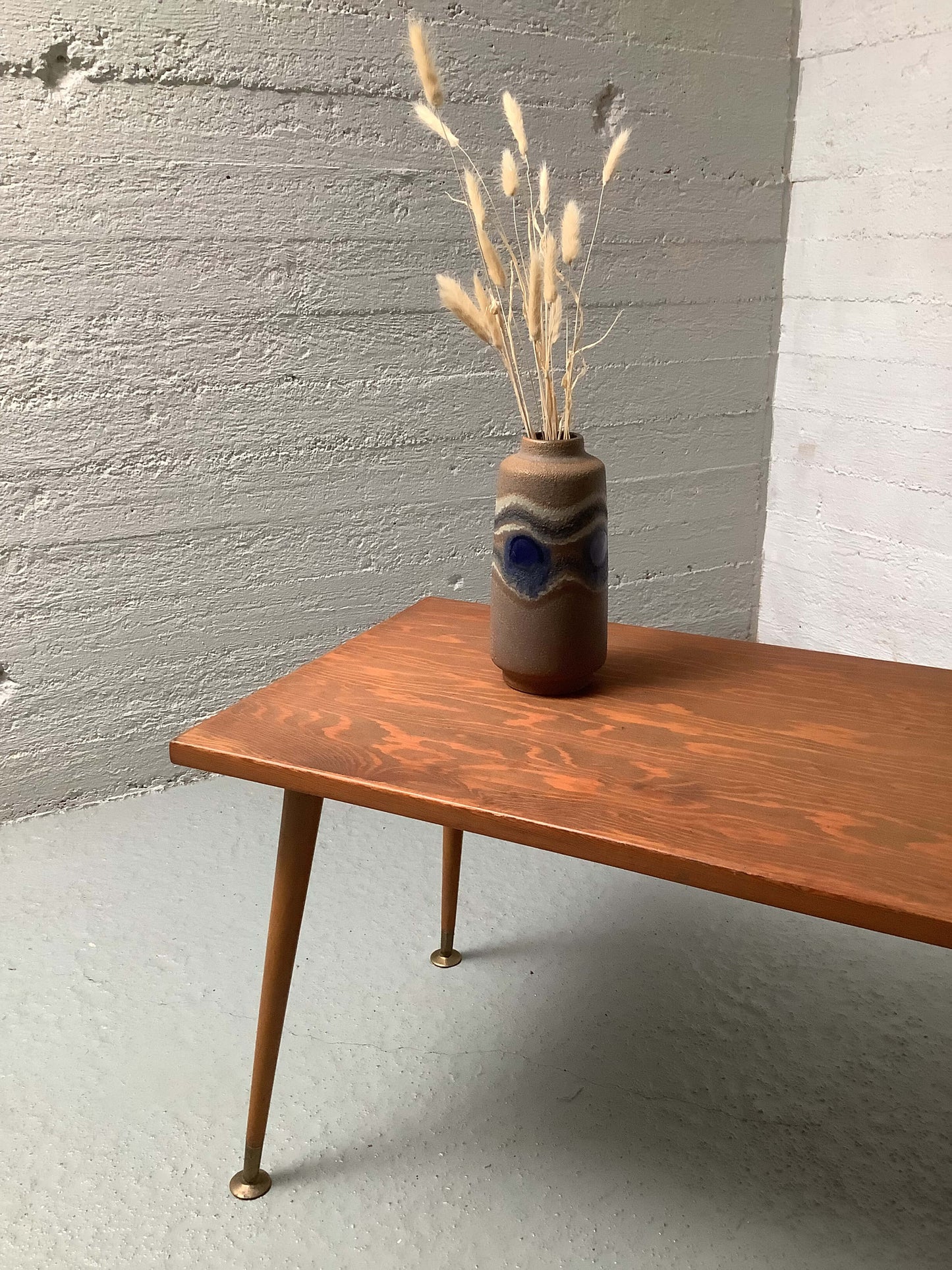 Tanskalainen siro sohvapöytä