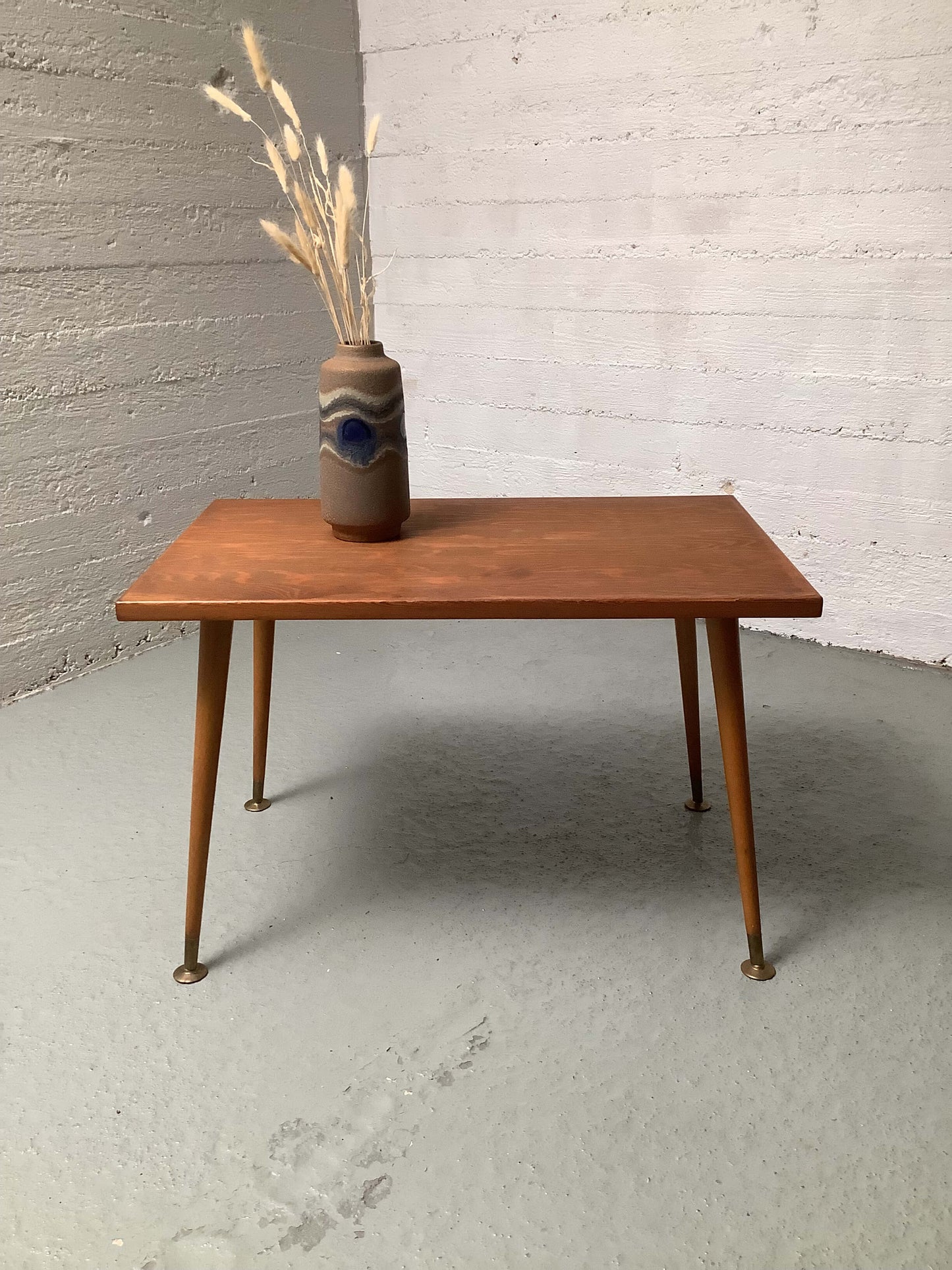 Tanskalainen siro sohvapöytä