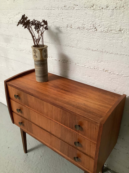 Tanskalainen teak-laatikosto 60-luku