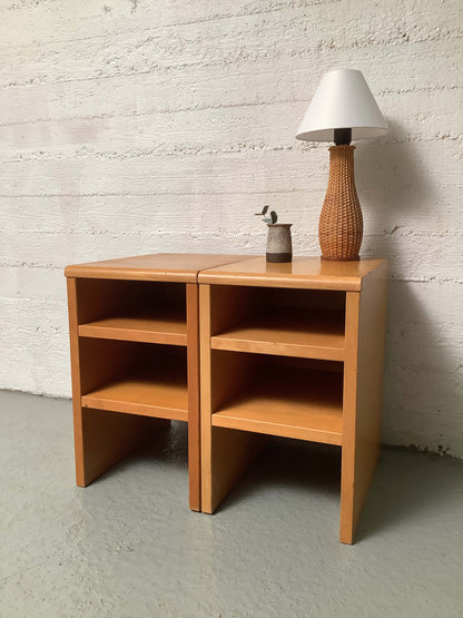 Funkkistyyliset sivupöydät 60/70-luku