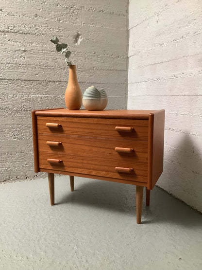 Tanskalainen lipasto 60-luku